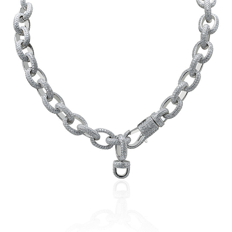 Collier ovale à gros boutons torsadés