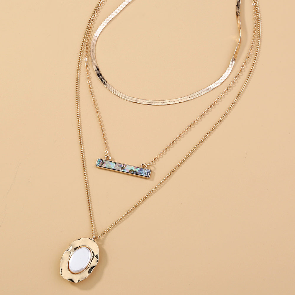 Colliers perles plates ovales blanches pures