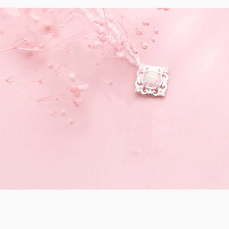 Pendentif collier en argent pour femmes Motif carré doux